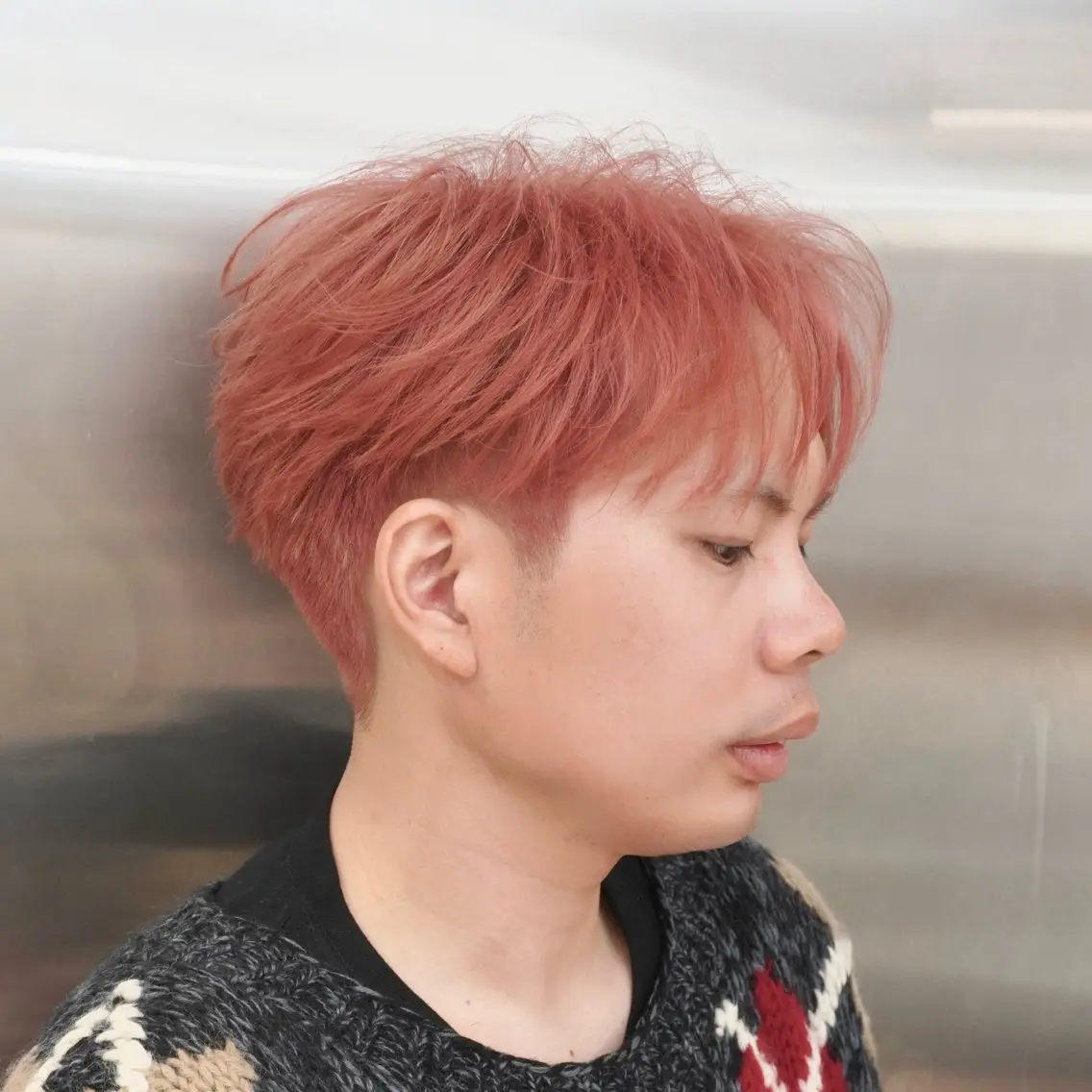 カラー メンズ メンズブリーチ センターパート フェザーパーマ カルマパーマ メンズパーマ カット ヘアカラー HIKARI メンズ満足度No.1のヘアスタイル