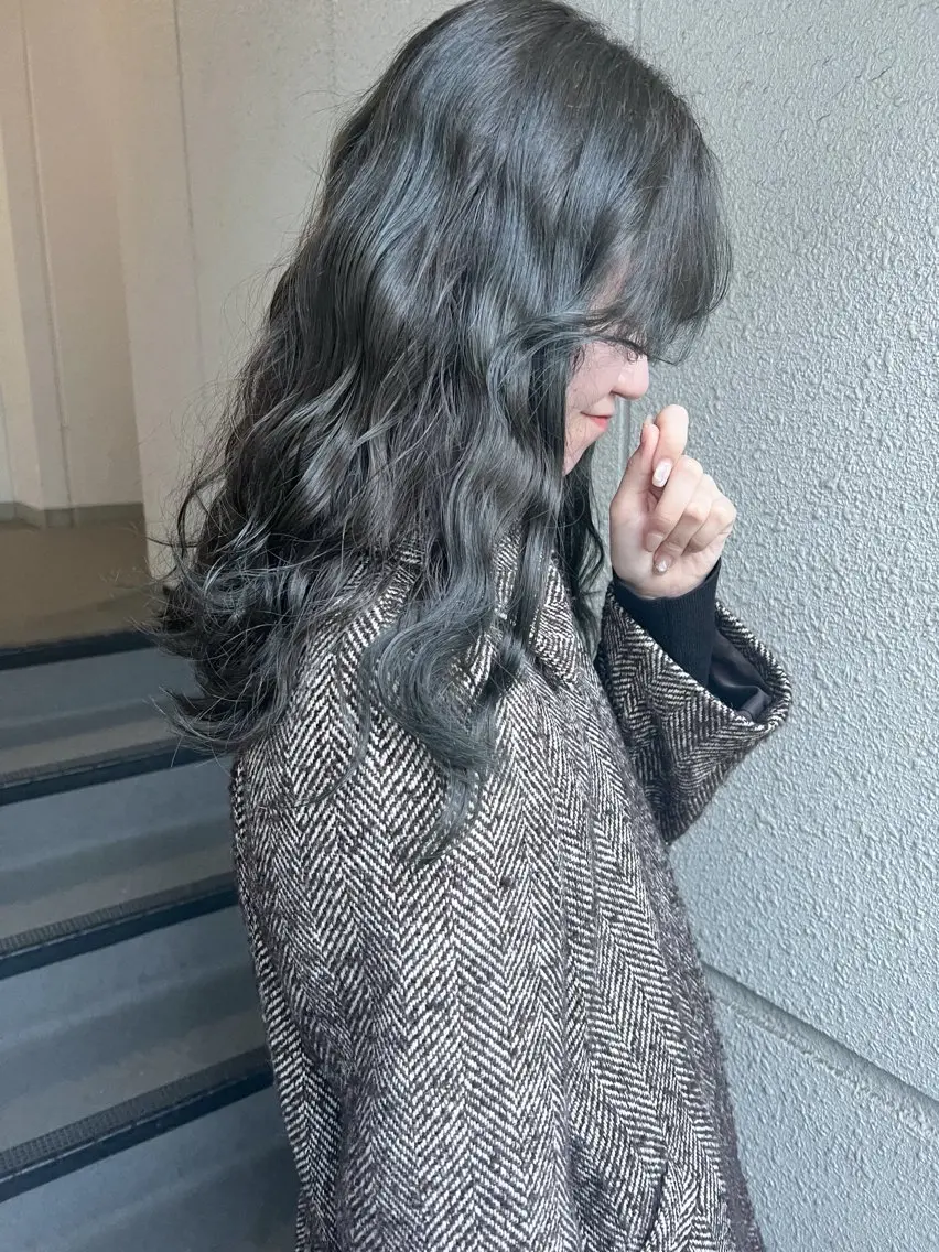 ロング カラー グレージュ オリーブグレージュ オリーブグレー カラーパティシエ facce🌼ikoのヘアスタイル