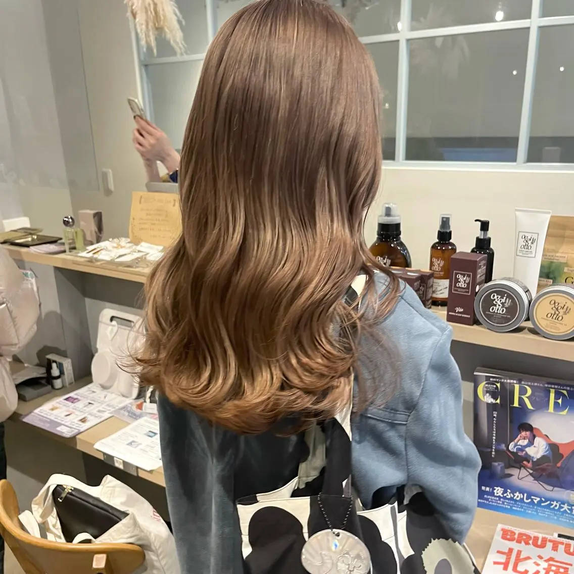 ロング カラー ベージュカラー ブリーチ ミルクティーベージュ MAI ROCCO3rdのヘアスタイル