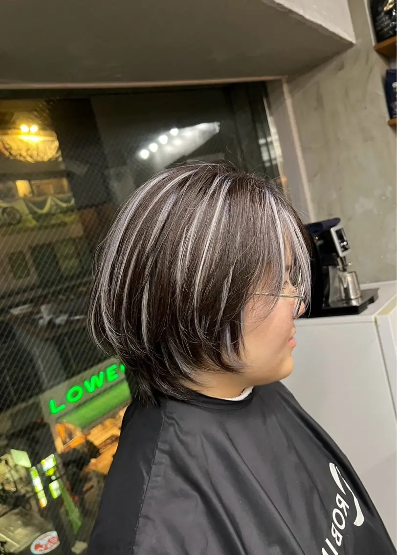 ショート カラー ダークグレー ダークグレージュ グレージュ ハイライトカラー ハイライト カット ヘアカラー トリートメント 指名数No.1 /NAOYAのヘアスタイル