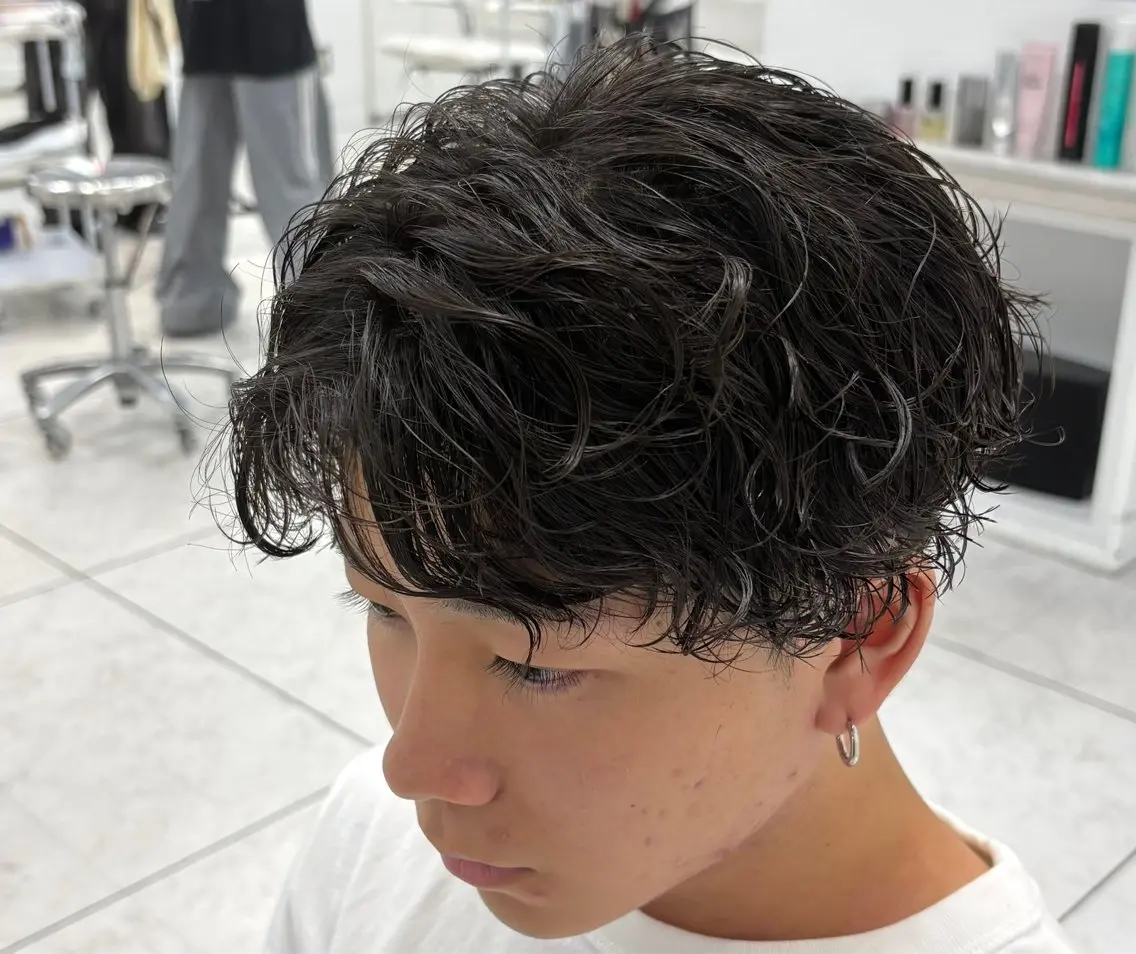 ショート カラー パーマ ヘアアレンジ メンズ メンズパーマ ツイストスパイラルパーマ スパイラルパーマ カット パーマ 水谷 璃温のヘアスタイル