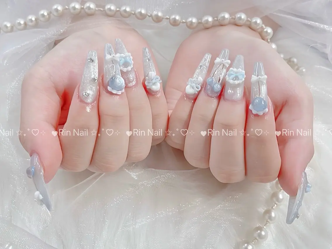 ネイル ブルー フラッシュネイル フラワーネイル ホログラムネイル キラキラネイル ハンドネイル Rin Nail 新大久保店のネイルデザイン