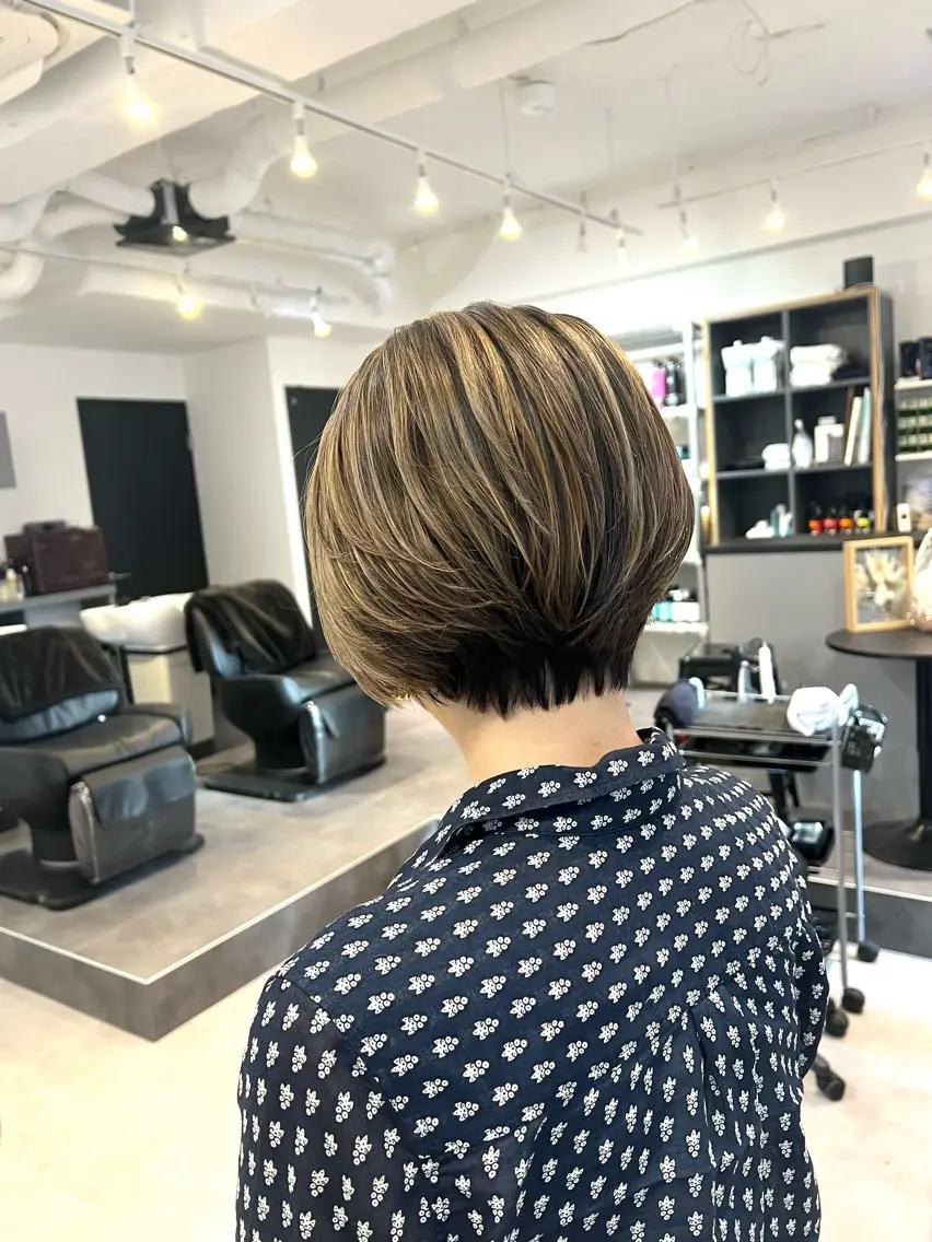 ショート カラー バレイヤージュ レイヤーカット 宮下 愛璃紗のヘアスタイル