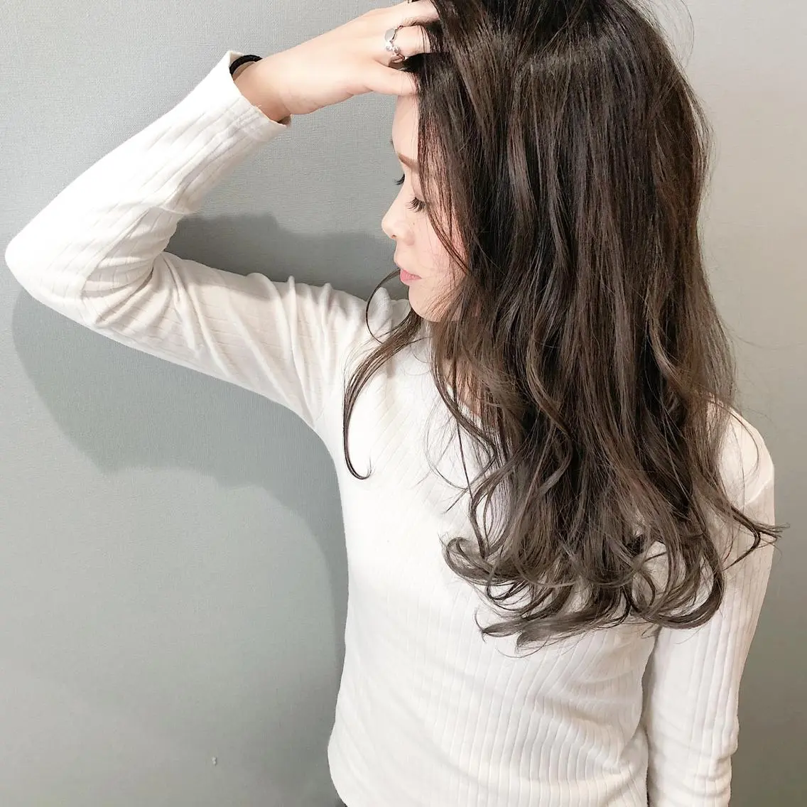ロング カラー アディクシーカラー ブリーチ 透明感カラー グレージュ 外国人風カラー 美髪専門サロン kazuのヘアスタイル
