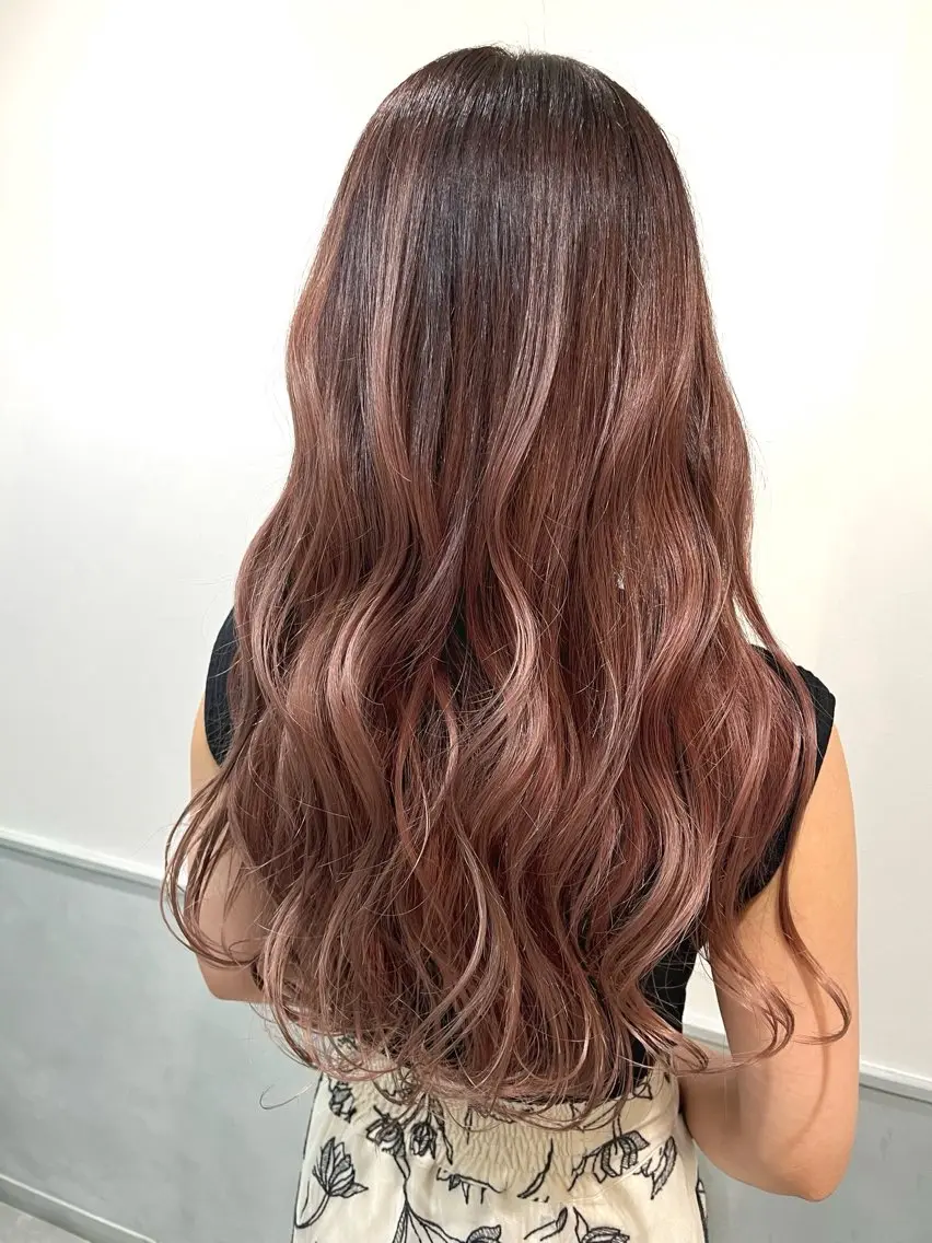 ロング カラー バレイヤージュ ベージュカラー ブリーチ ピンクカラー ピンクベージュ 予約 停止のヘアスタイル