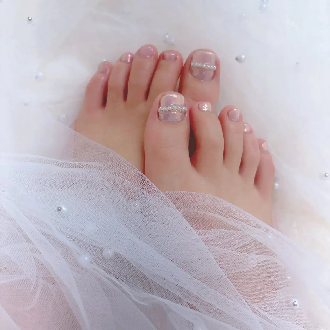 ネイル オーロラネイル フットネイル ワンカラーネイル フットネイル Salon de Shirley💅のネイルデザイン