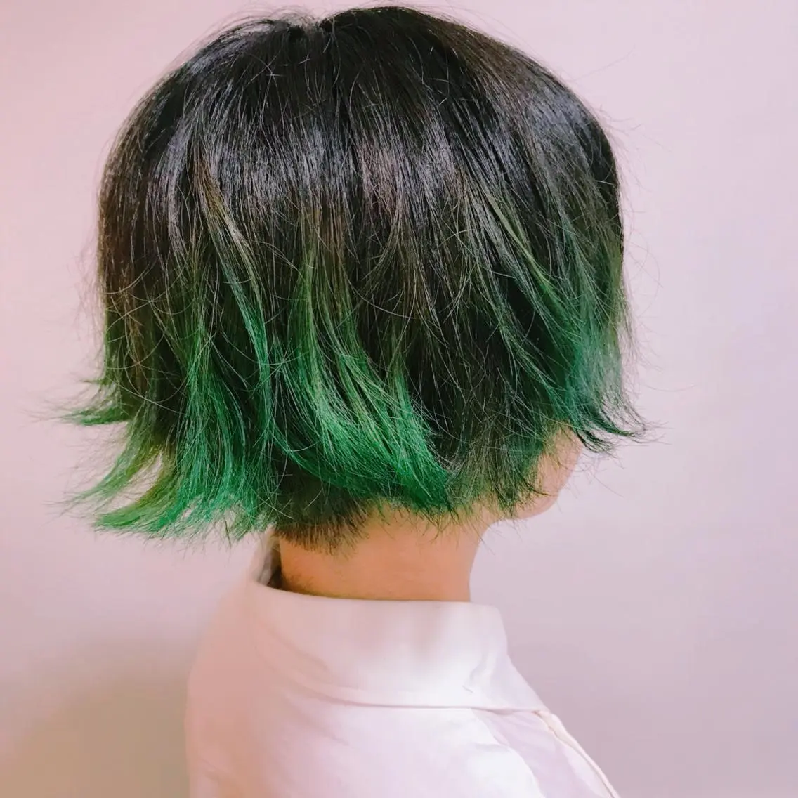 ショート カラー ブリーチ グラデーションカラー 長谷川 誠志のヘアスタイル