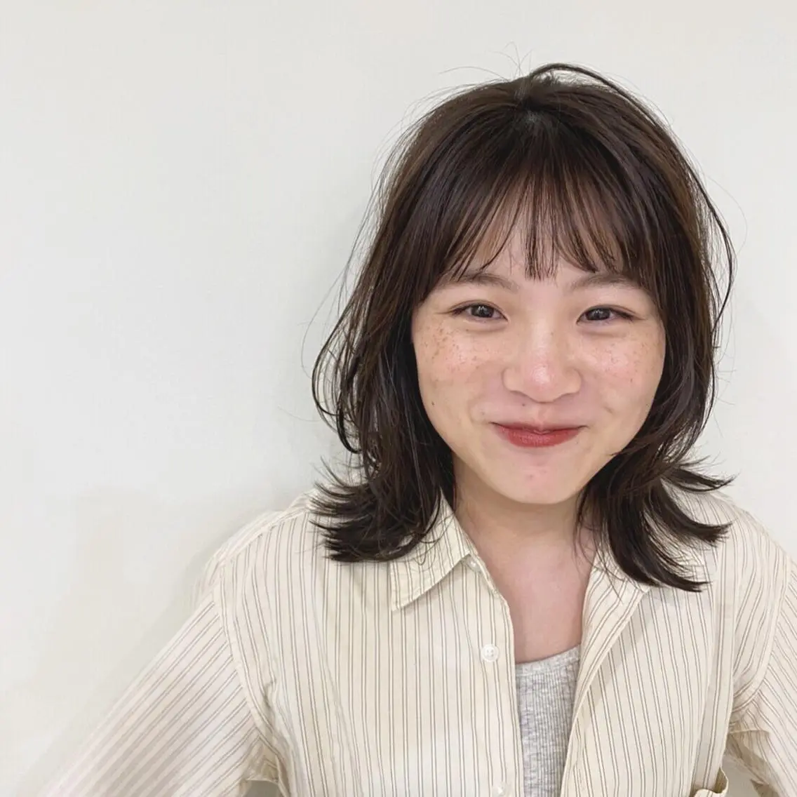 ミディアム カラー レイヤーカット ウルフカット ウルフレイヤー 齊藤 桃子のヘアスタイル