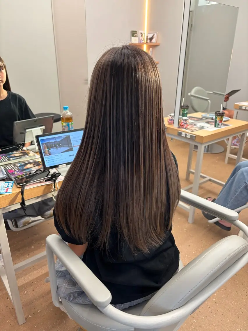 ロング カラー バレイヤージュ ベージュカラー レイヤーカット ヘアカラー 内藤 美幸のヘアスタイル