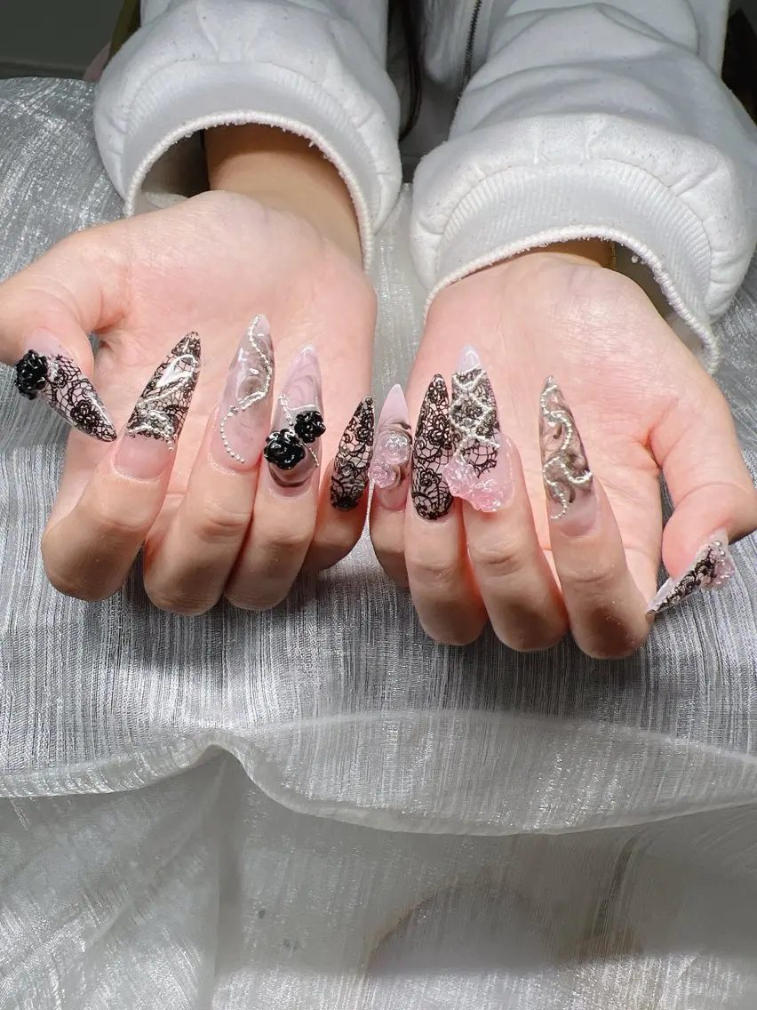 ネイル 長さ出し グラデーション 卒業式 キラキラネイル マグネットネイル Lee Nailsのネイルデザイン