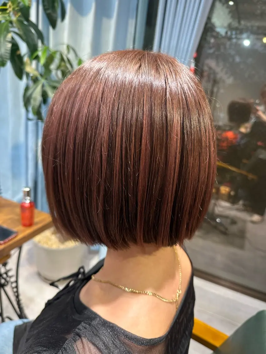 ショート カラー カシス レッドカラー ヘアカラー トリートメント 七井 香奈 (なないかな)のヘアスタイル