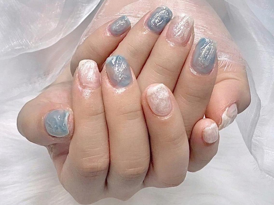 ネイル ブルー ニュアンスネイル ホワイト ハンドネイル Lili Nail Studio西荻窪店のネイルデザイン