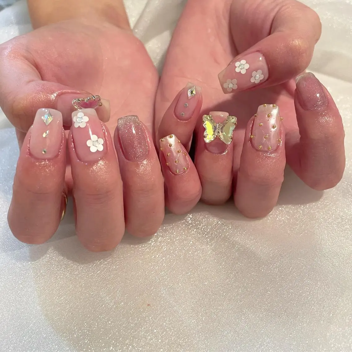 ネイル フラワーネイル フレンチネイル ガーリー マグネットネイル ハンドネイル ハンドケア lylynail YUUKAのネイルデザイン