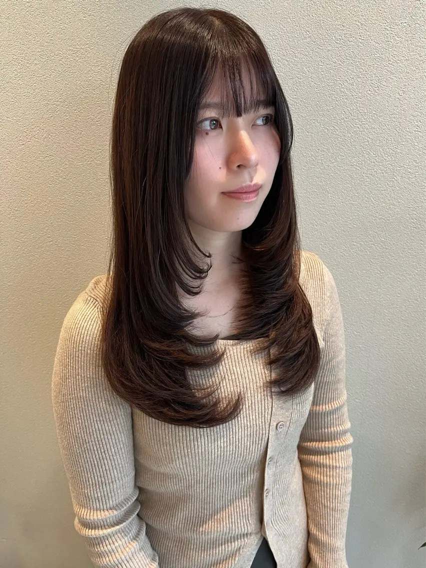 ロング カラー ブラウンカラー チョコレートブラウン 透明感カラー 顔まわりレイヤー 顔周りカット カット ヘアカラー トリートメント BELLE by revo 山口 か乃のヘアスタイル