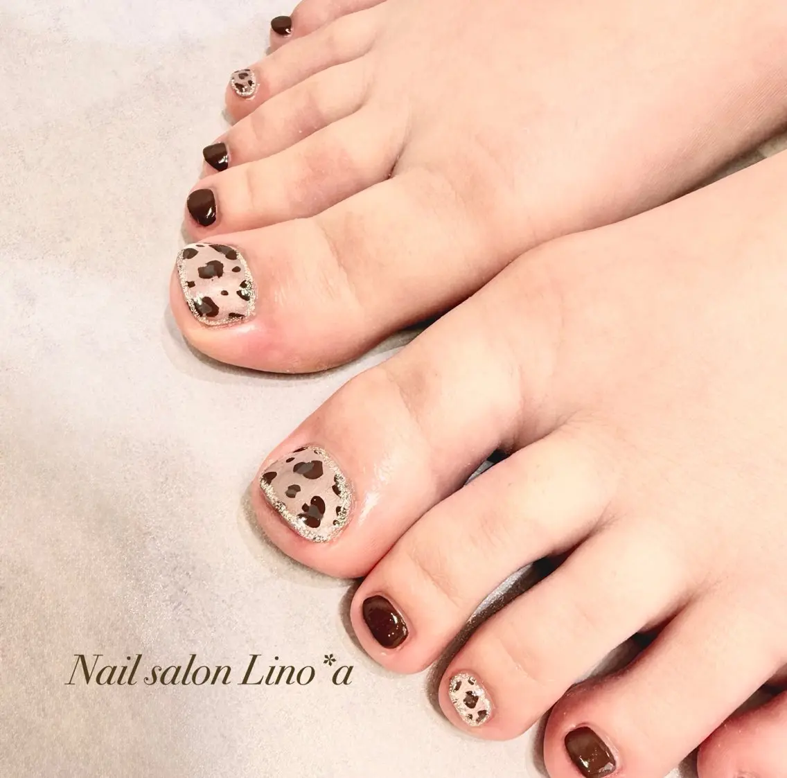 ネイル アニマル柄 ブラウン フットネイル キラキラネイル ラメ(グリッター) フットネイル Nail salon Lino*aのネイルデザイン