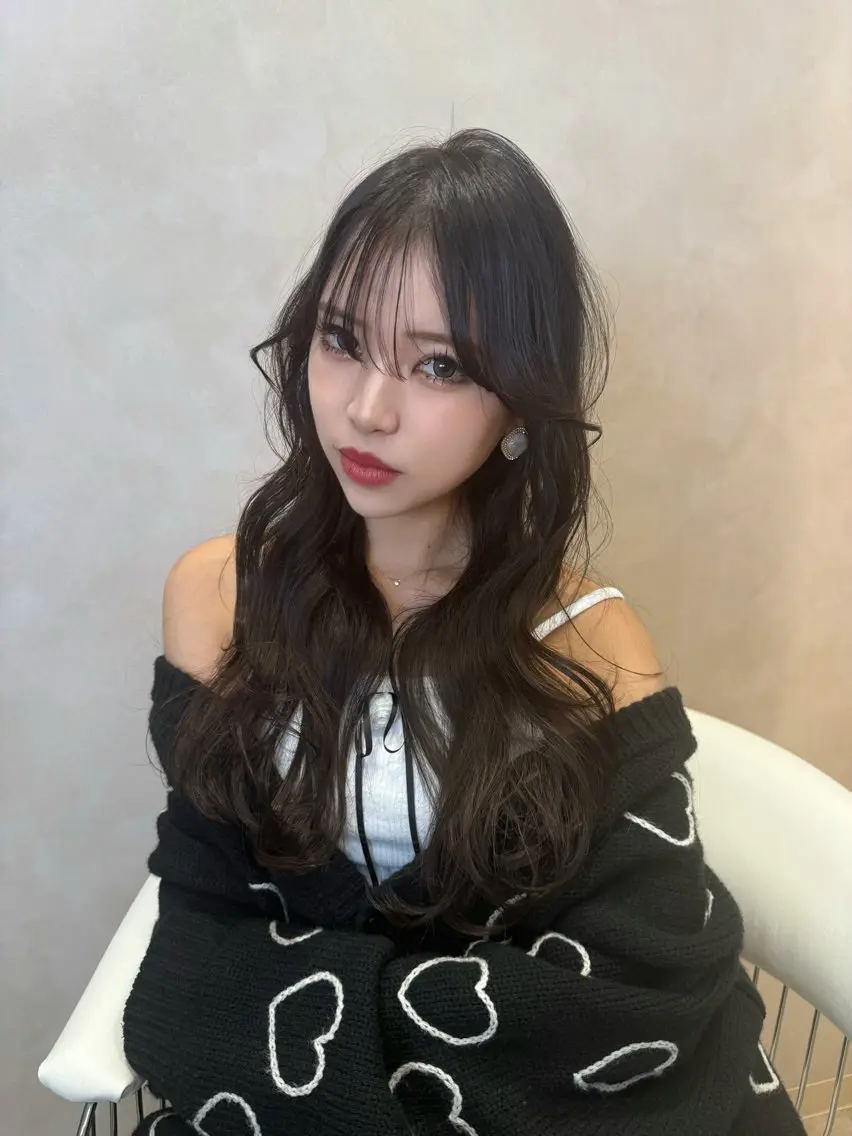 ロング 顔周りカット ヨシンモリ 韓国風ヘア レイヤーカット シースルーバング カット ヘアカラー 韓国ヘア/レイヤー/ 前髪/髪質改善/石川のヘアスタイル