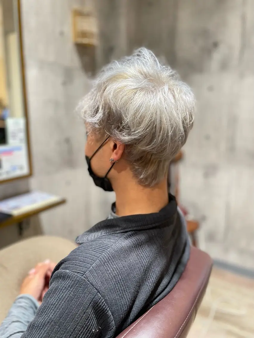 カラー メンズ メンズブリーチ ベージュカラー ブリーチ 透明感カラー ホワイトベージュ カット ヘアカラー 片山 雄のヘアスタイル