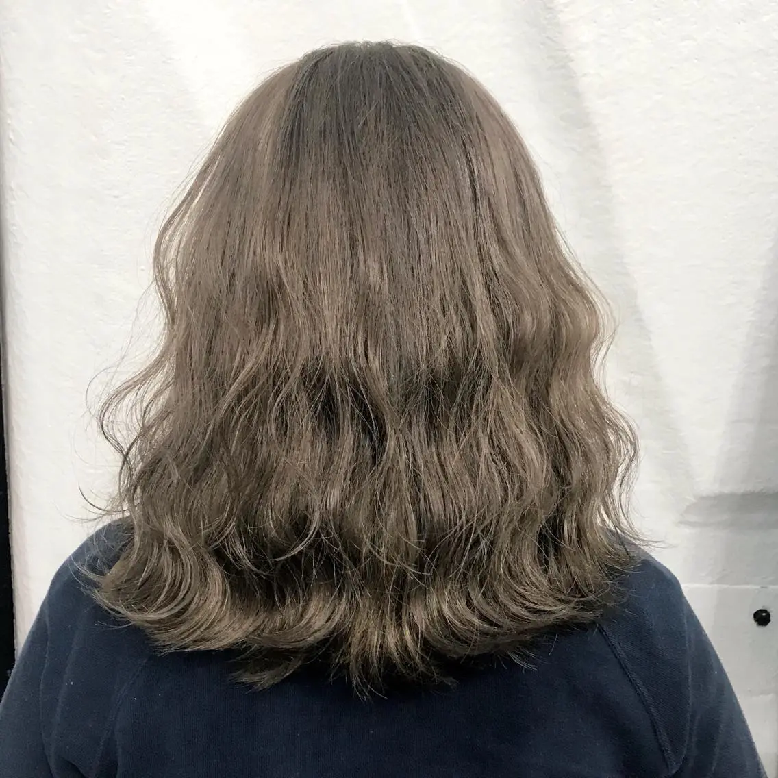 カラー アッシュ アッシュグレー アッシュグレージュ ブリーチ グレージュ K-POP好き美容師 🇰🇷Kai.Yのヘアスタイル