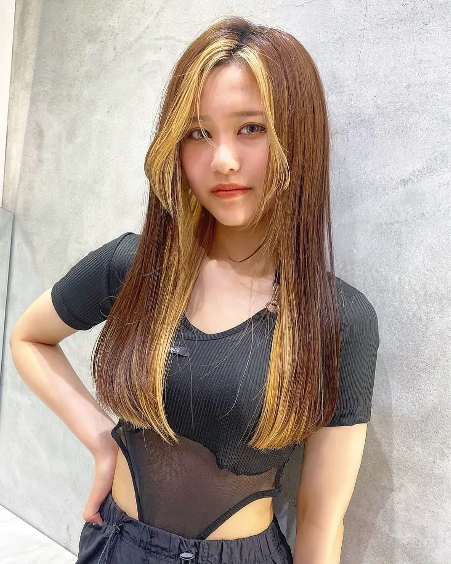 ロング カラー デザインカラー トリートメント ヘアカラー トリートメント SHICENEケイ レイヤーカット🦋のヘアスタイル
