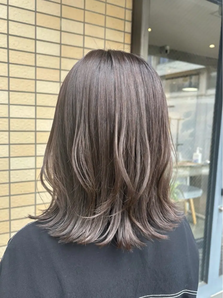 セミロング 予約 停止のヘアスタイル