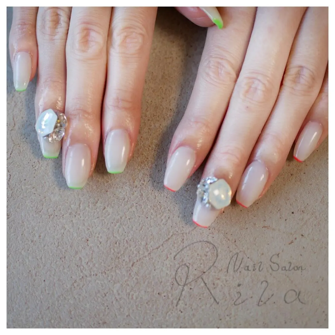 ネイル フレンチネイル ストーンネイル Nail salon Rilaのネイルデザイン