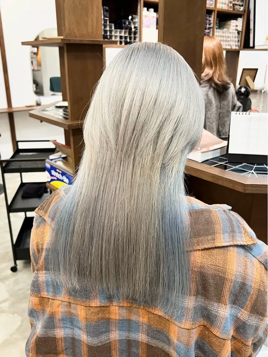 ロング カラー ブリーチ ブルーカラー カット ヘアカラー Ami ケアブリーチ/表参道のヘアスタイル