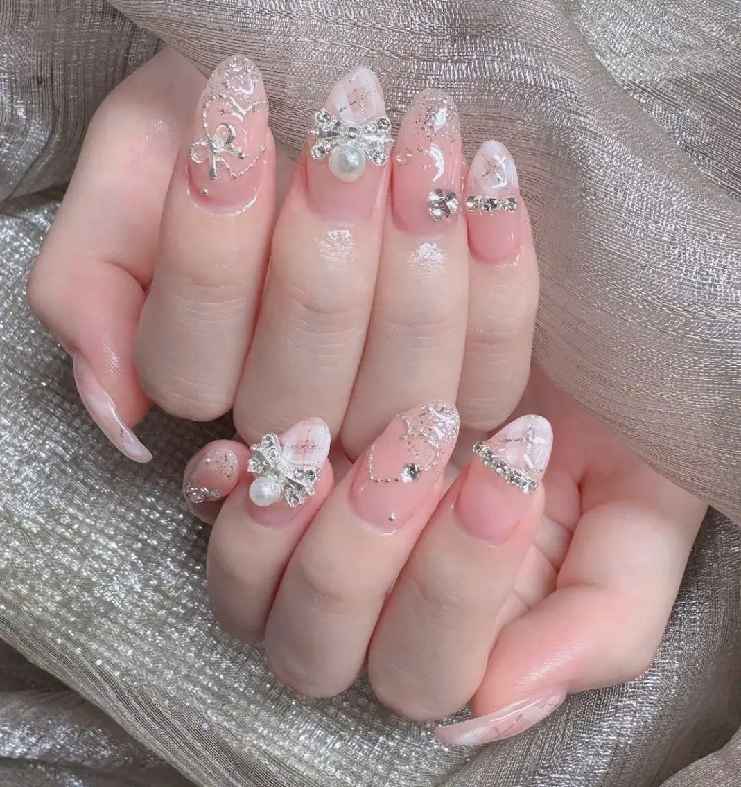 ネイル オーロラネイル フレンチネイル ジェルネイル ハロウィン キラキラネイル ハンドネイル H.baby Nail Salonのネイルデザイン
