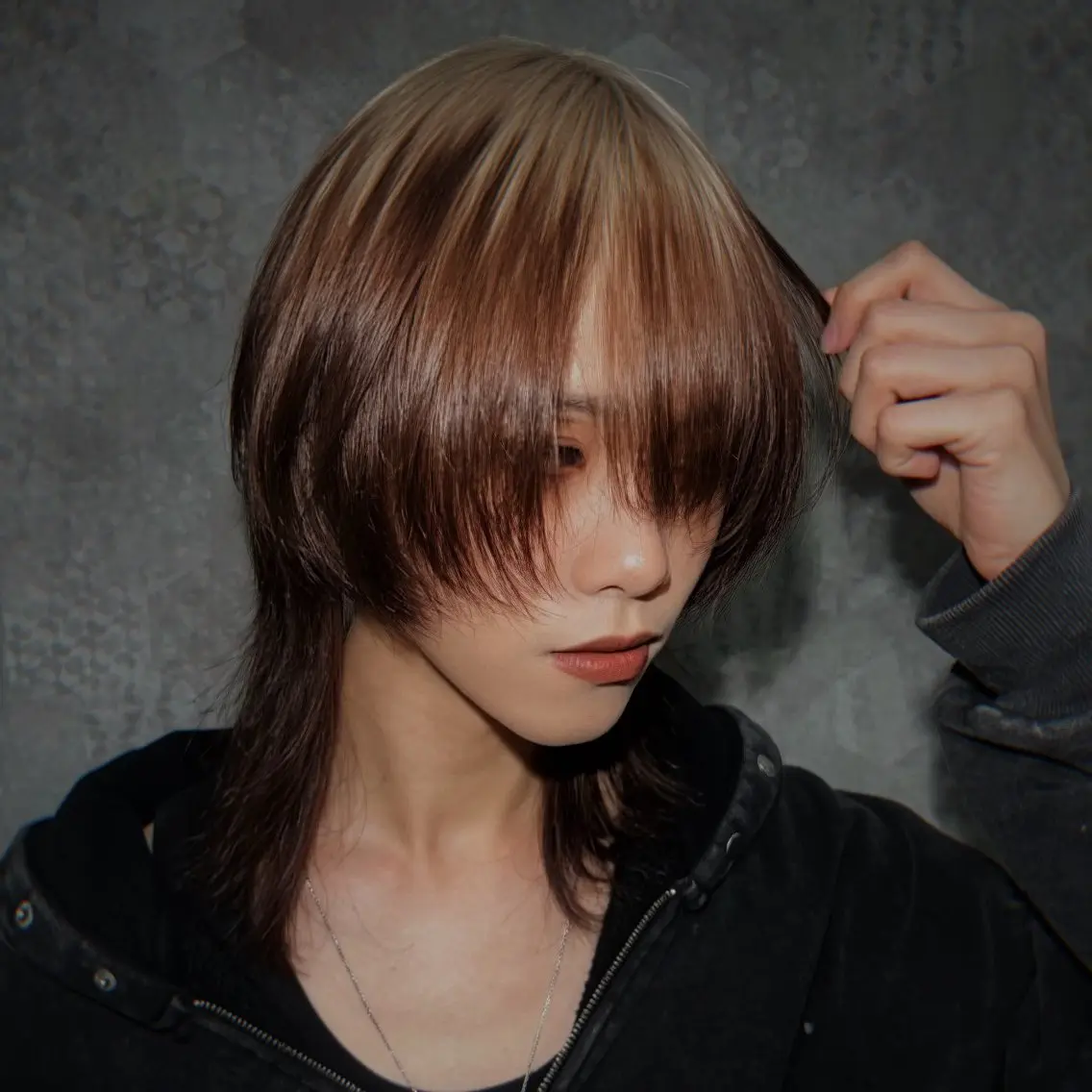 ミディアム カラー ブリーチ ケアブリーチ デザインカラー ハイトーンカラー カット ヘアカラー トリートメント ハイトーン/レイヤー しゅーたのヘアスタイル