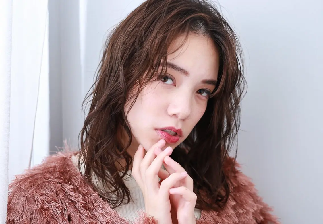 セミロング 🪐脱白髪染め 🪐松尾菜々美のヘアスタイル