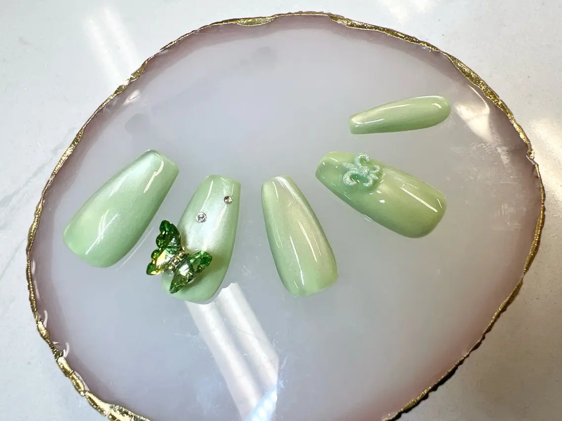 ネイル 長さ出し フレンチネイル ジェルネイル ガラスフレンチ キラキラネイル Queeens nailのネイルデザイン