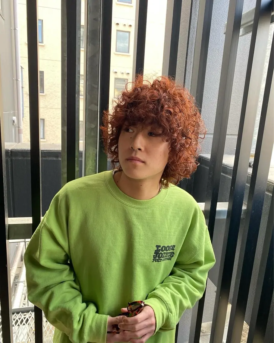 ショート カラー パーマ メンズ メンズパーマ オレンジ スパイラルパーマ カット パーマ トリートメント 吉武 茂暉のヘアスタイル