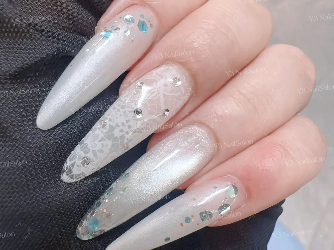 ネイル アートネイル オーロラネイル 長さ出し ホログラムネイル レース ハンドネイル Y3 NailSalonのネイルデザイン