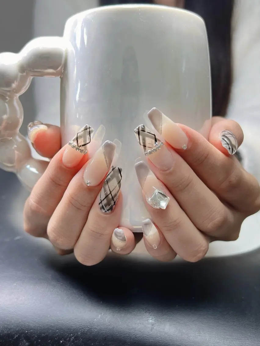 ネイル オーロラネイル チークネイル 長さ出し フットネイル フレンチネイル ハンドネイル Lee Nailsのネイルデザイン