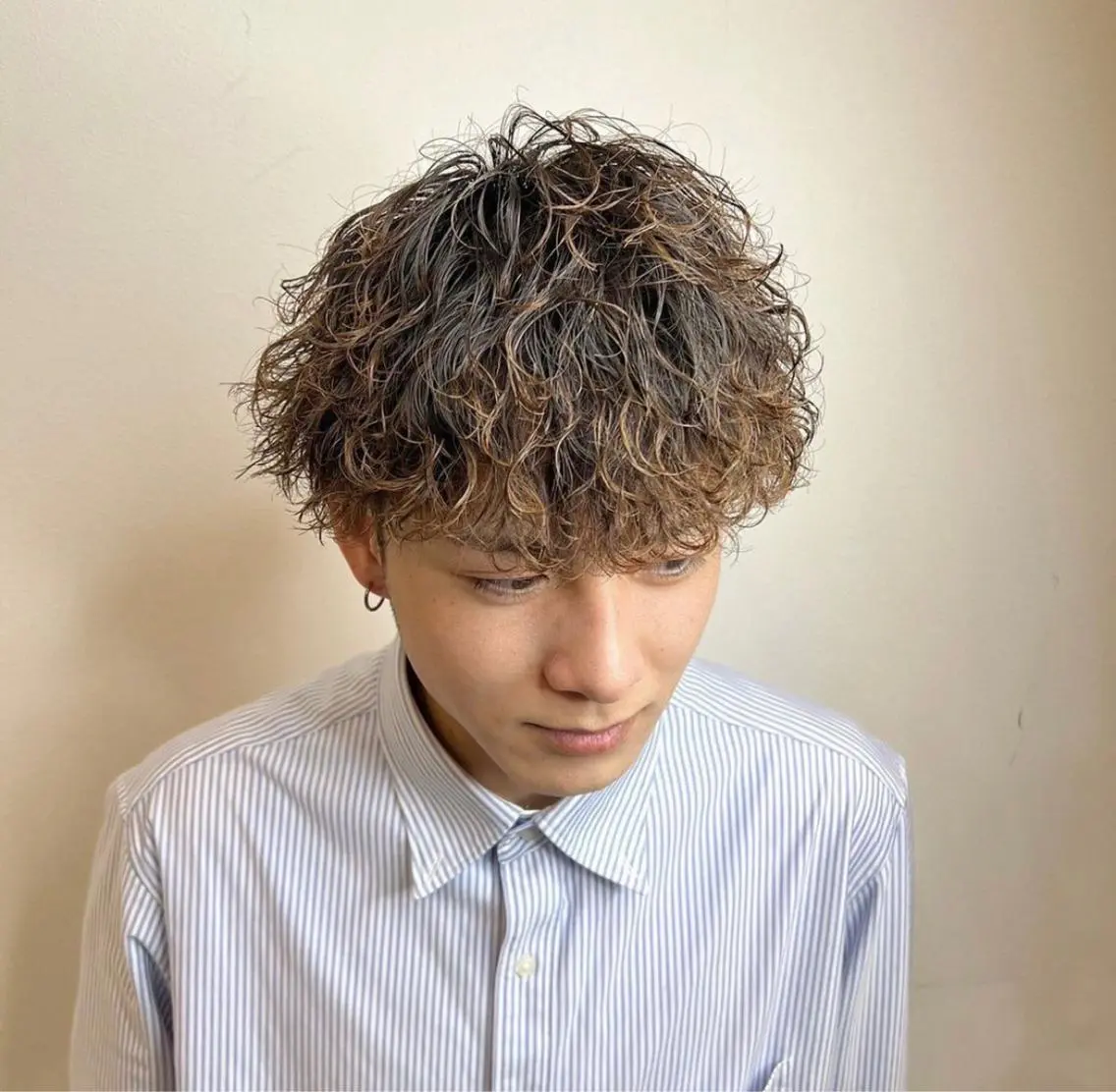 ショート パーマ メンズ メンズパーマ ツイストスパイラルパーマ スパイラルパーマ 野中 慈穏のヘアスタイル