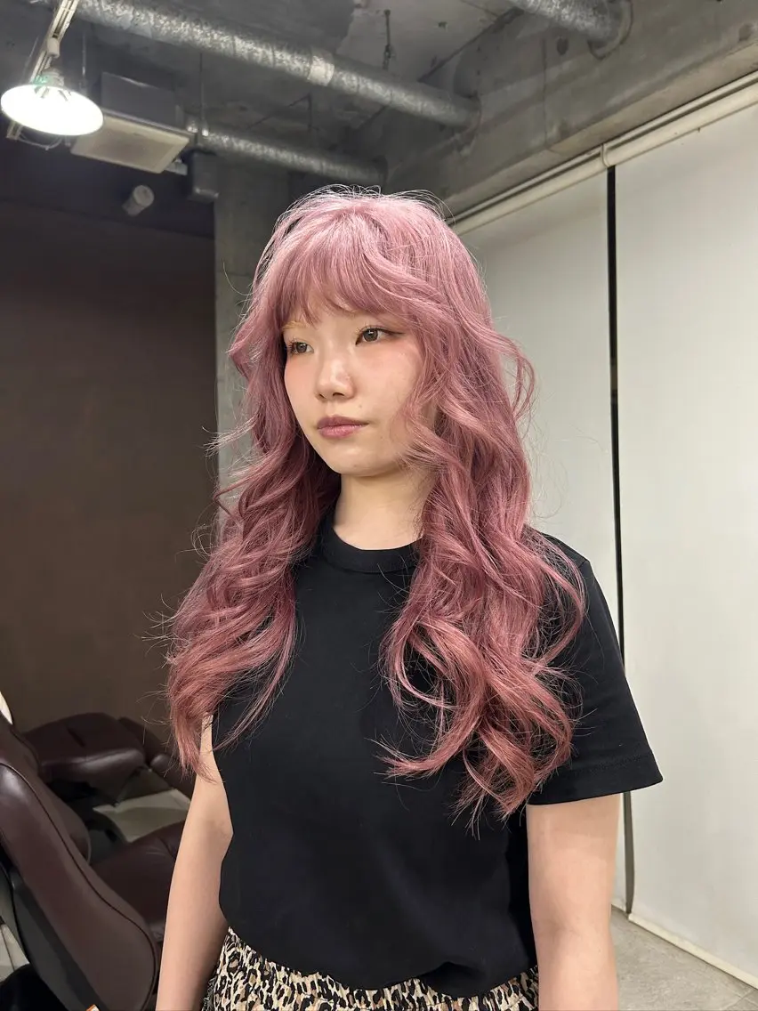ロング ヘアカラー Hiyo 外国人風くせ毛パーマのヘアスタイル