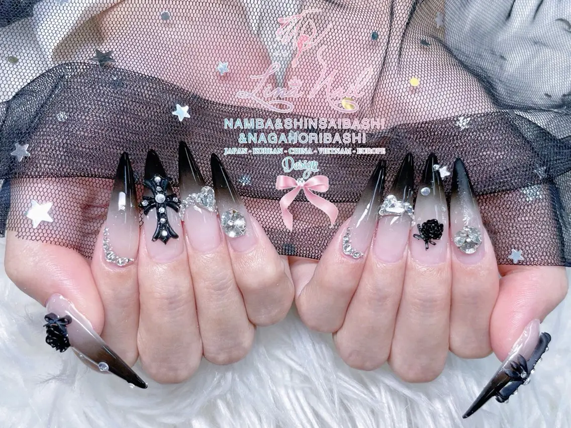 セミロング ハンドネイル Linanail Nambaのマツエク・マツパデザイン