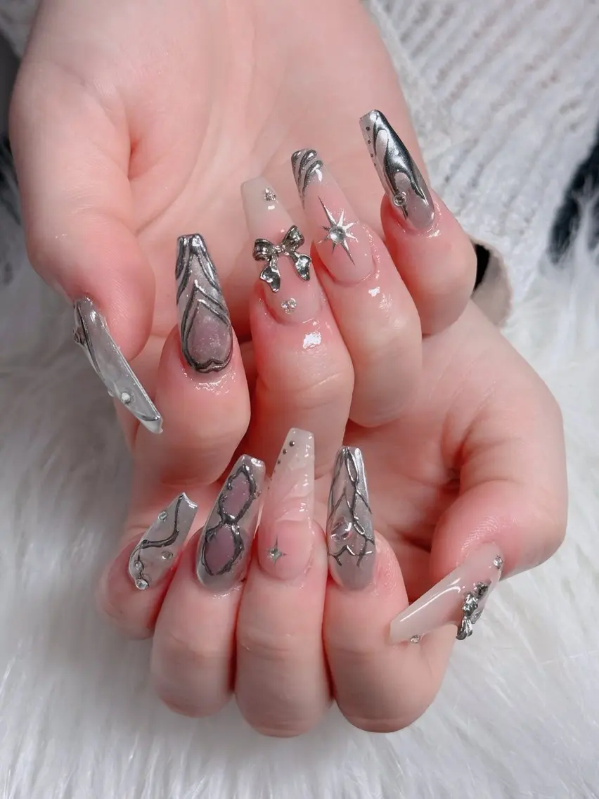 ネイル フレンチネイル ジェルネイル ガラスフレンチ ハロウィン ハート H.baby Nail Salonのネイルデザイン