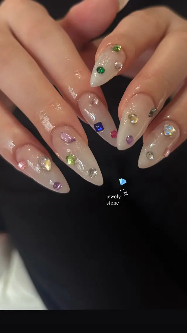 ネイル フレンチネイル ジェルネイル 韓国ネイル ロングネイル ストーンネイル ハンドネイル Nailstudio Hulmのネイルデザイン