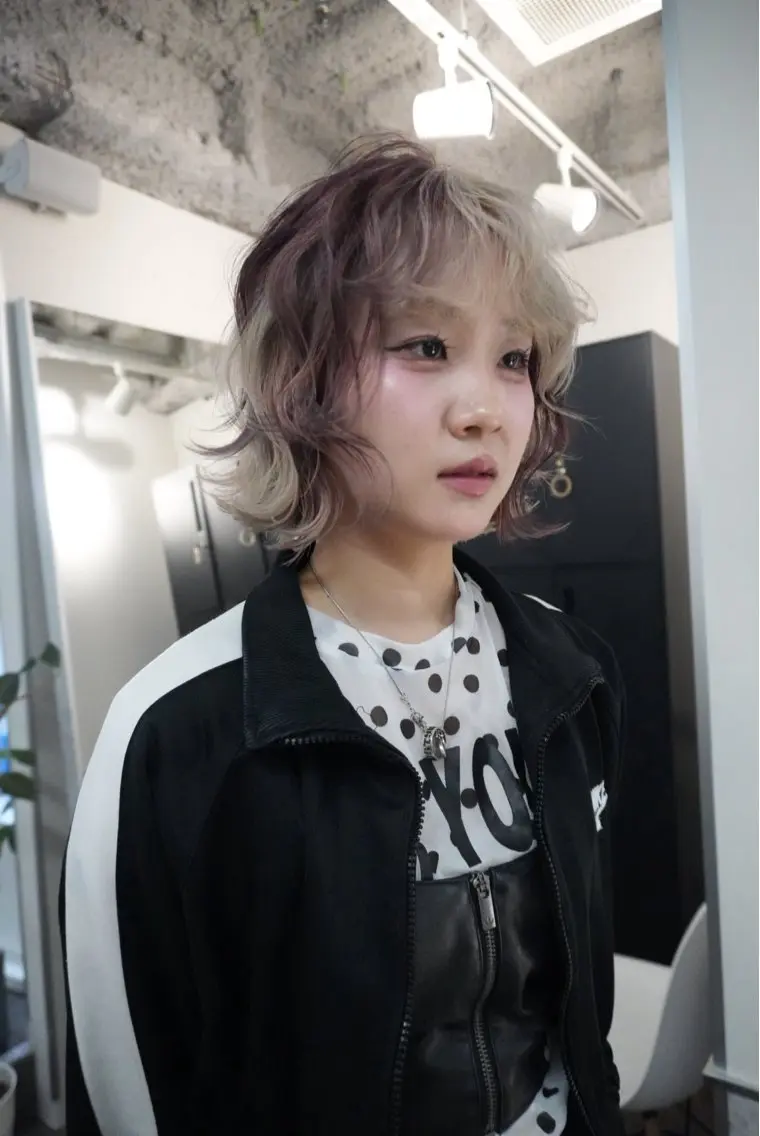 ショート カラー デザインカラー ハイトーンカラー ボブ レイヤーカット カット ヘアカラー トリートメント 新宿/ハイトーン /デザイン/戸羽のヘアスタイル