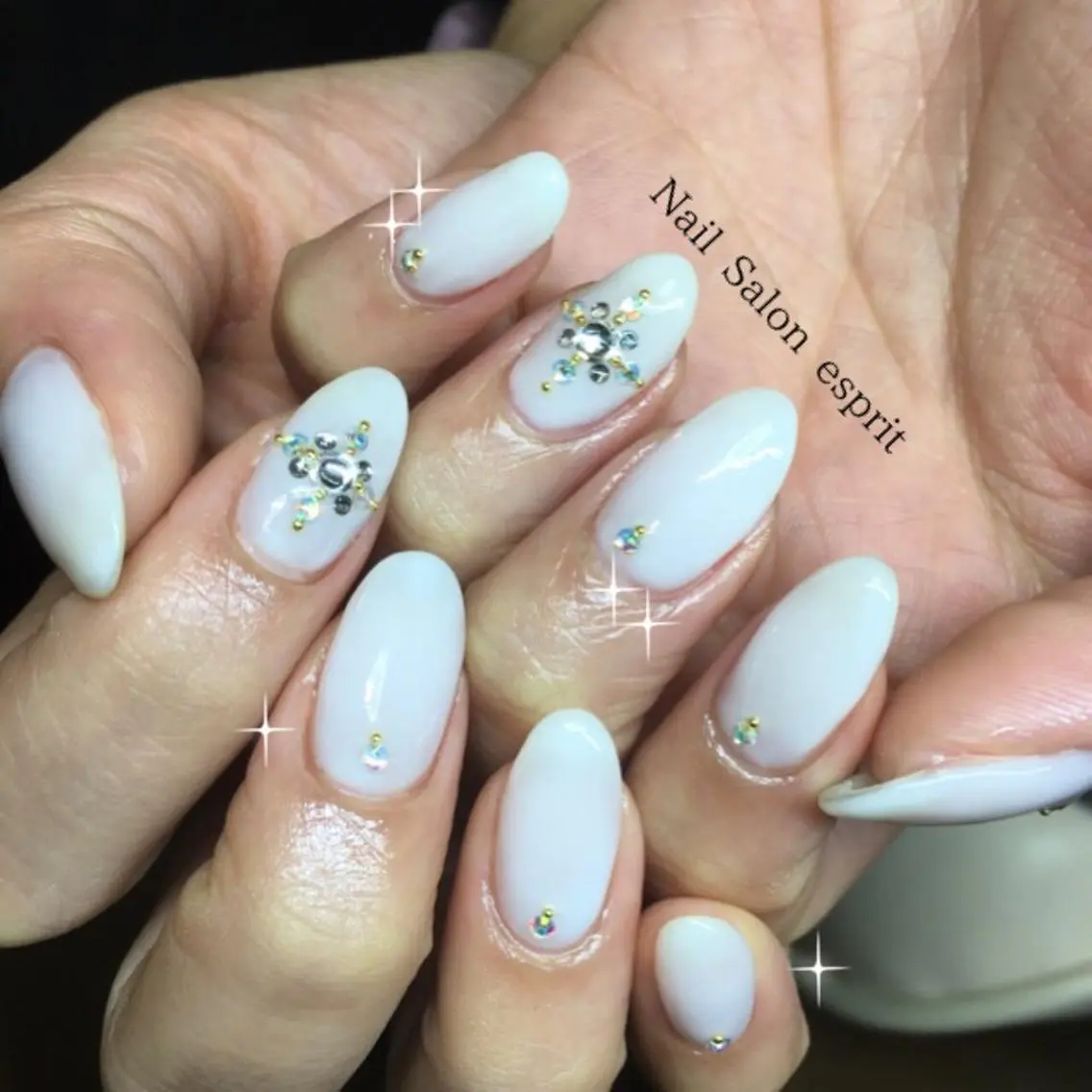 ネイル ワンカラーネイル ストーンネイル ホワイト Nail Salon espritのネイルデザイン