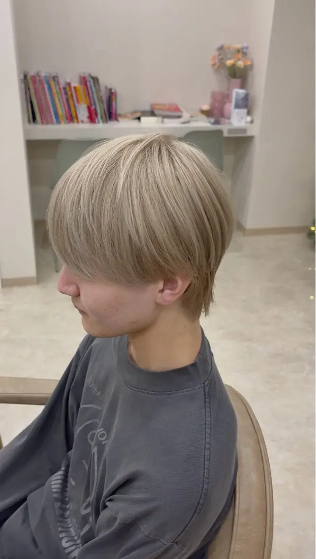 メンズカット+ケアブリーチ+透明感カラー|ハイトーン男子に人気の写真
