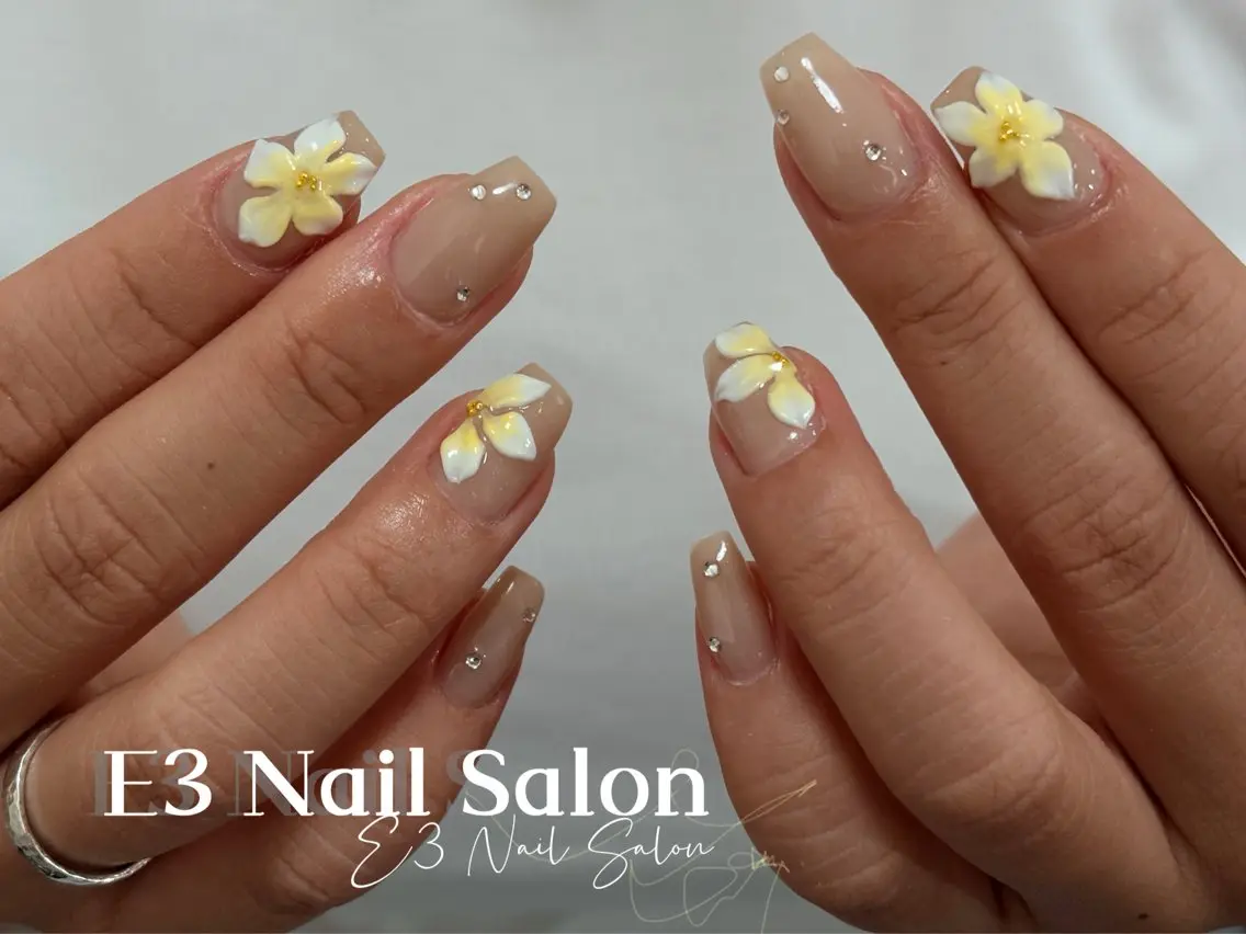 ネイル オーロラネイル フレンチネイル ジェルネイル ガラスフレンチ グラデーション ハンドネイル E3 Nail Salonのネイルデザイン