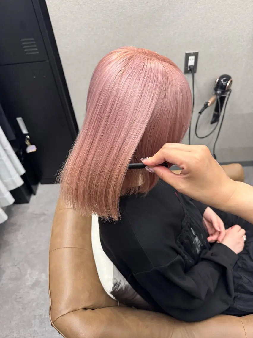 セミロング カラー ベージュカラー ブリーチ ピンクカラー ピンクベージュ ヘアカラー Okayu .のヘアスタイル
