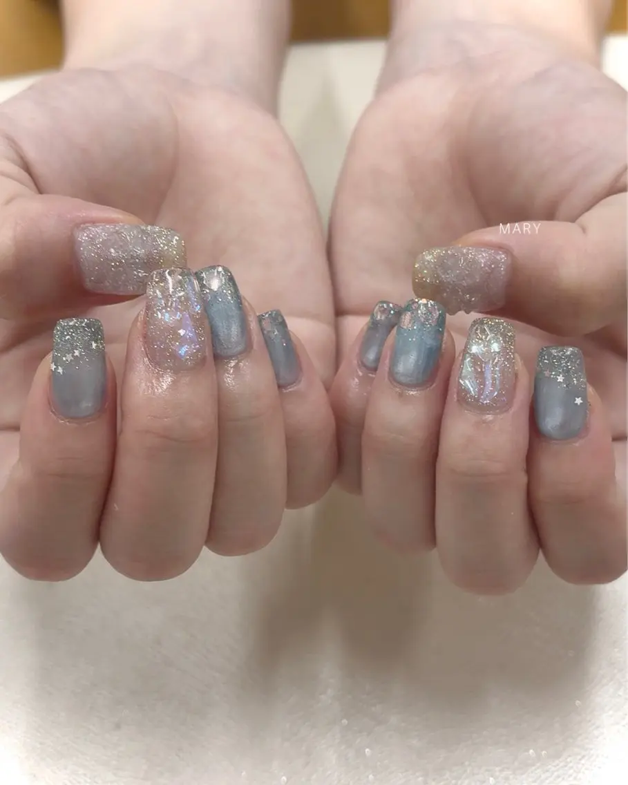 ネイル オーロラネイル フラッシュネイル キラキラネイル 水色 マグネットネイル ハンドネイル Mary nail .narumiのネイルデザイン
