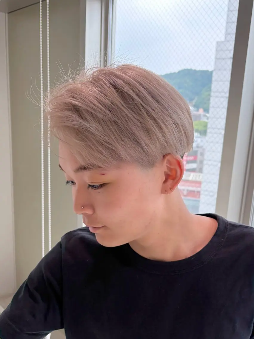 ショート カラー メンズ メンズブリーチ ブリーチ カット ヘアカラー トリートメント EIGHT ／SHU🩶のヘアスタイル
