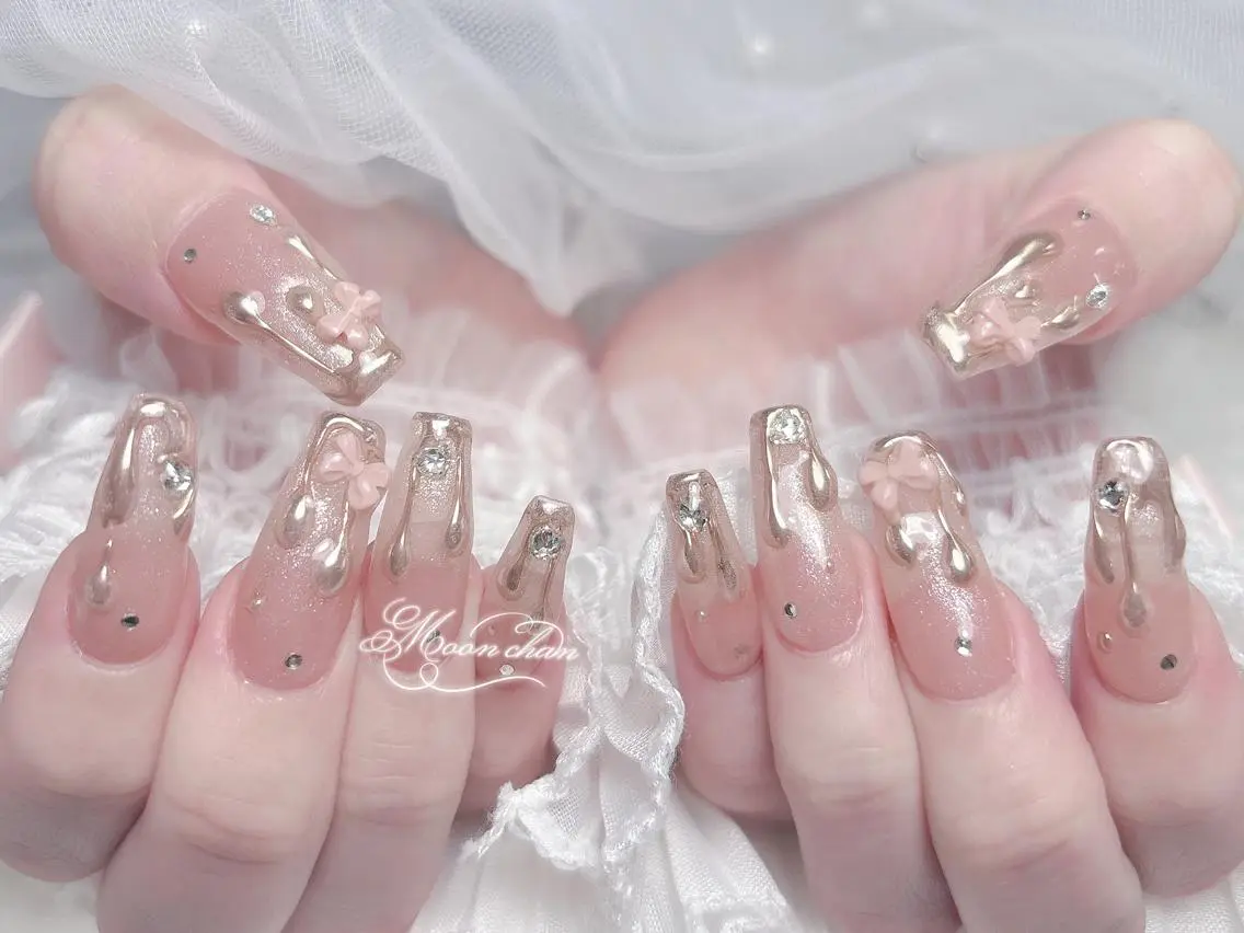 ネイル 長さ出し キラキラネイル 韓国ネイル ロングネイル マグネットネイル ハンドネイル ハンドケア Akira✨ nailのネイルデザイン
