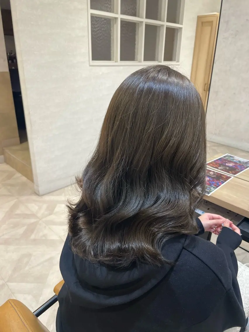 ロング 透明感カラー 🩶🩵🩷AIRIのヘアスタイル