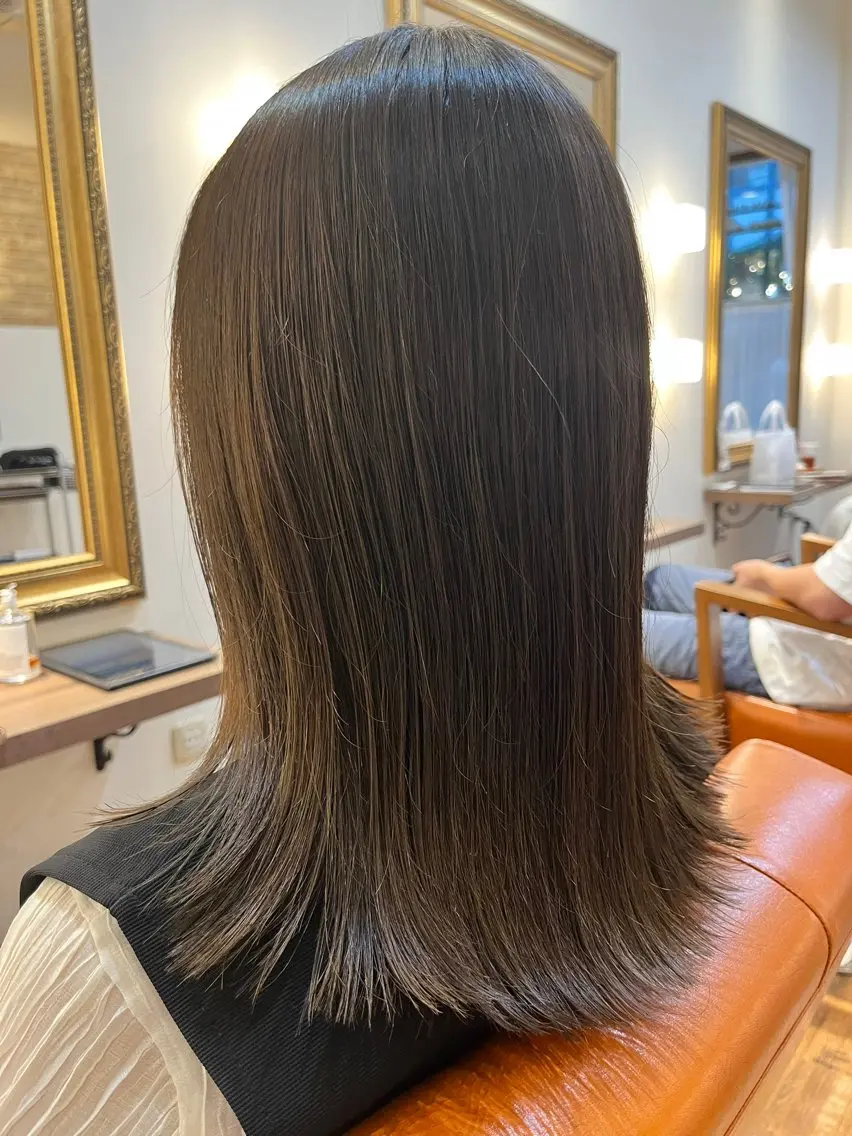 カラー ベージュカラー オリーブベージュ カット ヘアカラー 仲宗根 萌恵のヘアスタイル