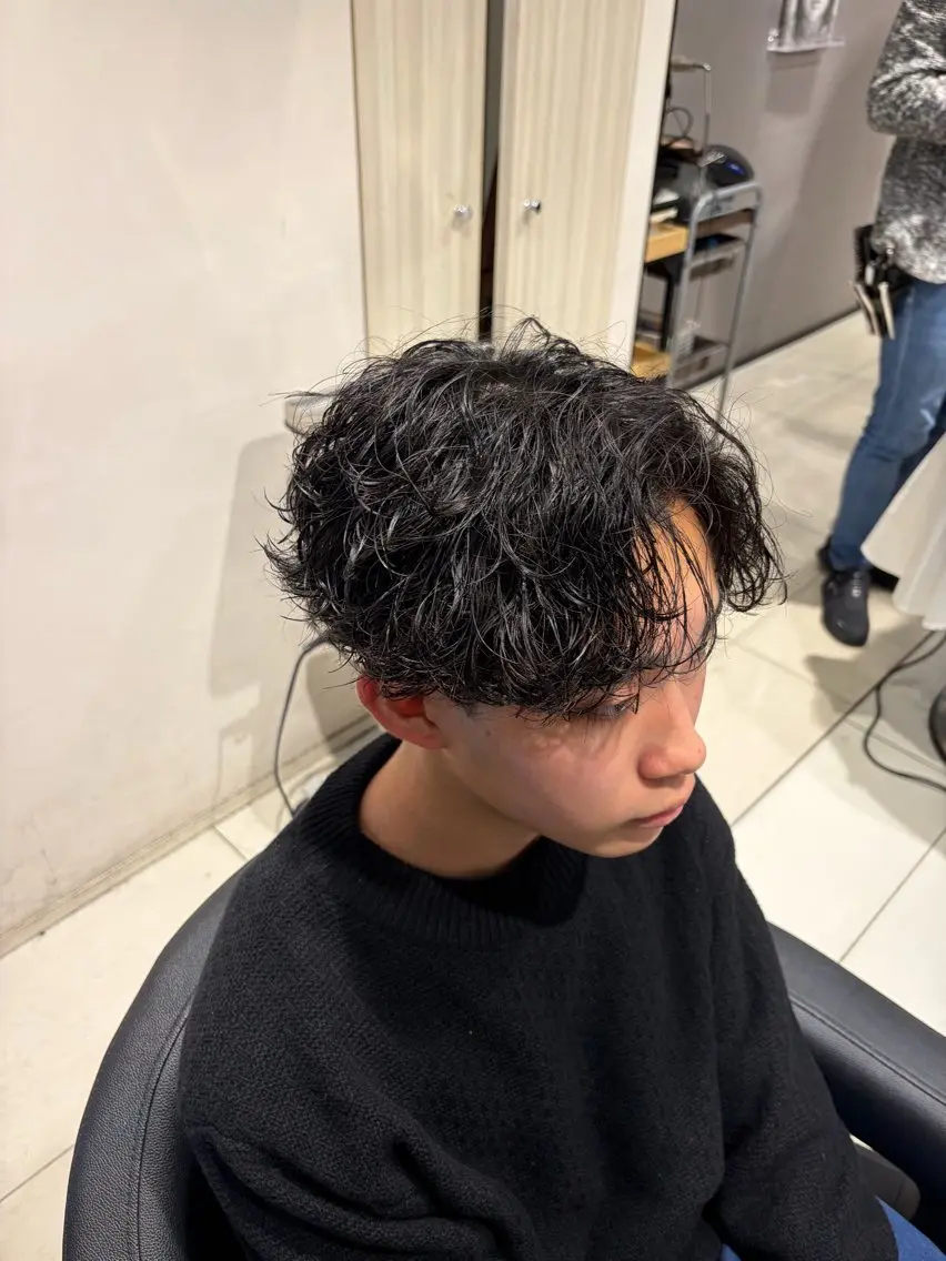 パーマ メンズ センターパート 刈り上げ 波巻きパーマ カット パーマ トリートメント 関内/メンズパーマ/ 男性専門/菊池蒼大のヘアスタイル