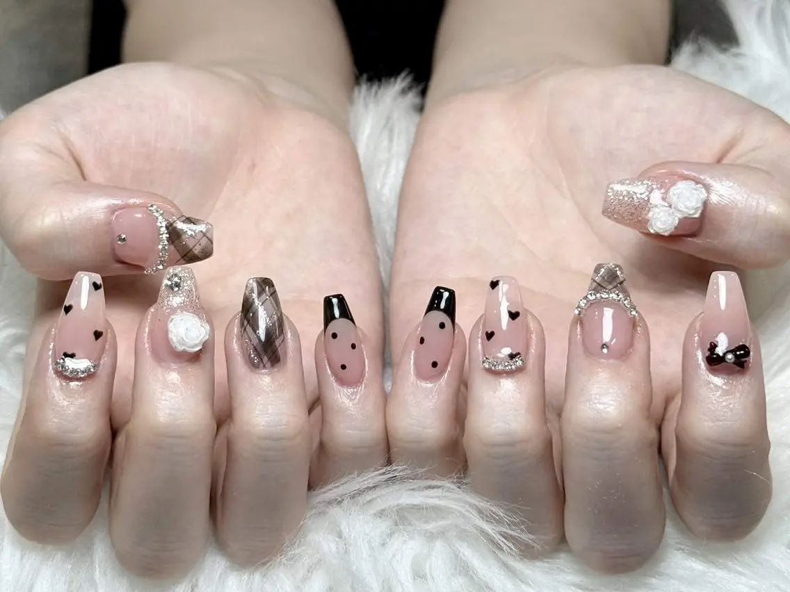 ネイル チークネイル ドット フレンチネイル グラデーション ハート ハンドネイル ハンドケア Eli Muse 新宿ネイルのネイルデザイン